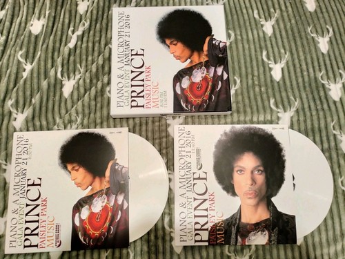 Prince piano a microphone - &,